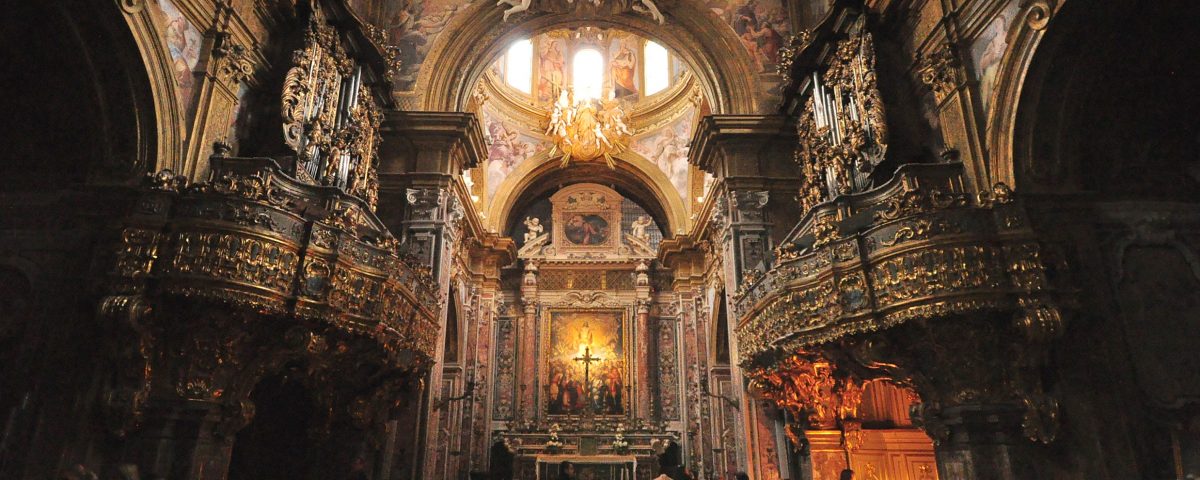 Gli splendidi interni dell’Edificio Sacro dedicato a San Gregorio Armeno!!!